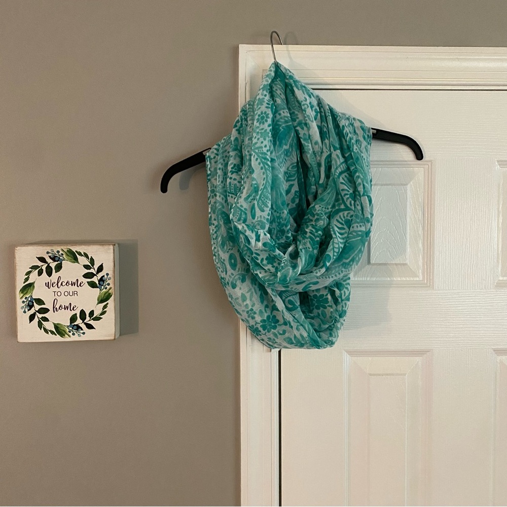 Merona Target Infinity Scarf White Green Blue Floral Paisley NWT Fall Wrap